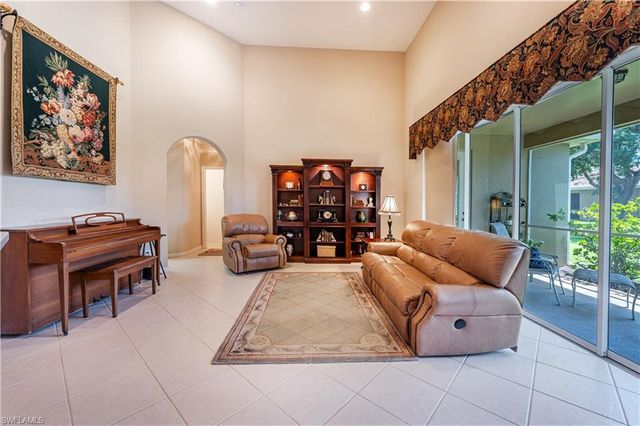 3911 Aurora CT, Naples, FL 34116