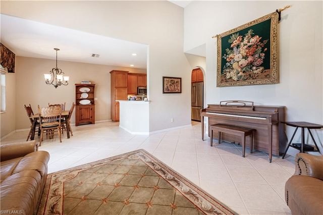 3911 Aurora CT, Naples, FL 34116