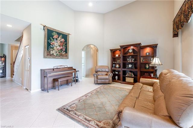 3911 Aurora CT, Naples, FL 34116