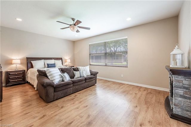 3911 Aurora CT, Naples, FL 34116