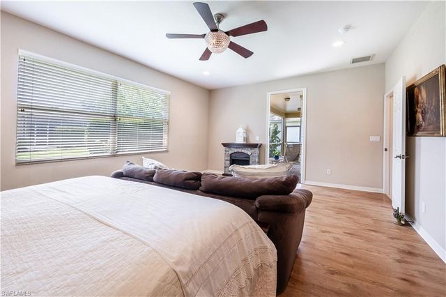 3911 Aurora CT, Naples, FL 34116