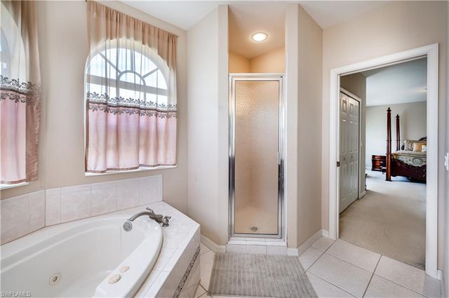 3911 Aurora CT, Naples, FL 34116