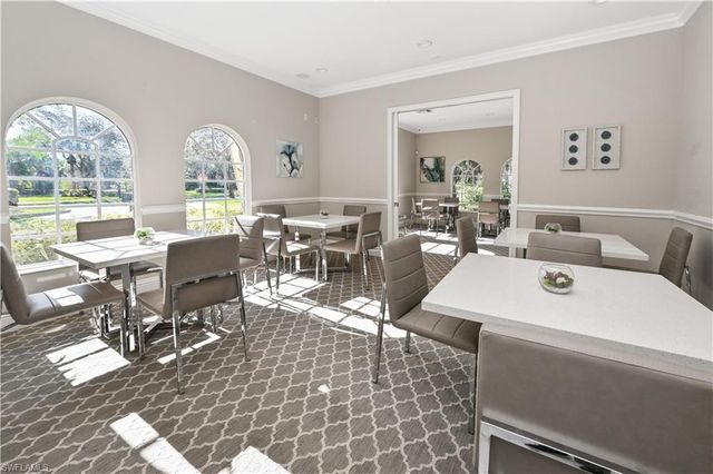 3911 Aurora CT, Naples, FL 34116