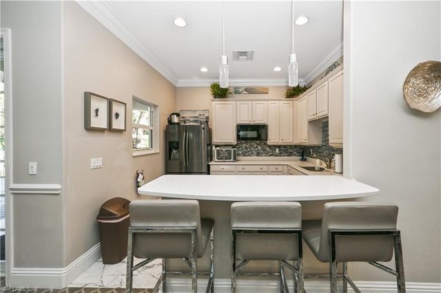 3911 Aurora CT, Naples, FL 34116