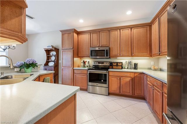 3911 Aurora CT, Naples, FL 34116