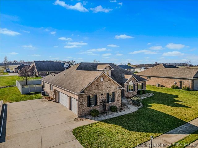 1984 Austin James Lane, Seymour, IN 47274