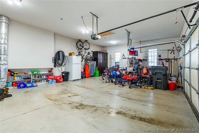 1984 Austin James Lane, Seymour, IN 47274