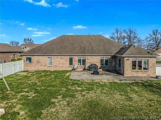 1984 Austin James Lane, Seymour, IN 47274