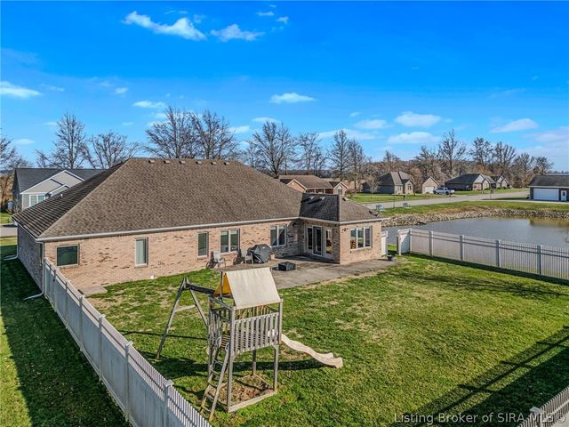 1984 Austin James Lane, Seymour, IN 47274