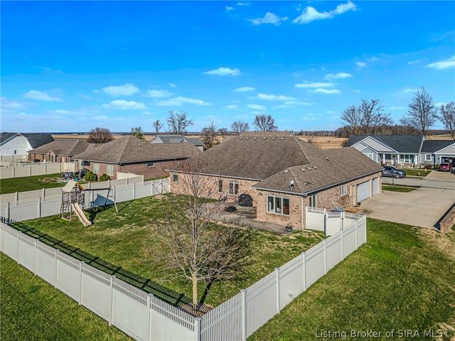 1984 Austin James Lane, Seymour, IN 47274