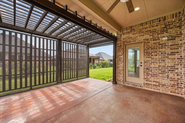 2038 Clive Drive, Granbury, TX 76048