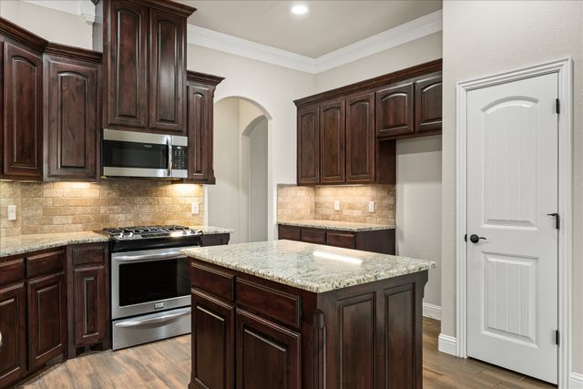 2038 Clive Drive, Granbury, TX 76048