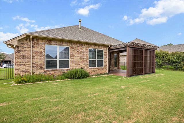 2038 Clive Drive, Granbury, TX 76048