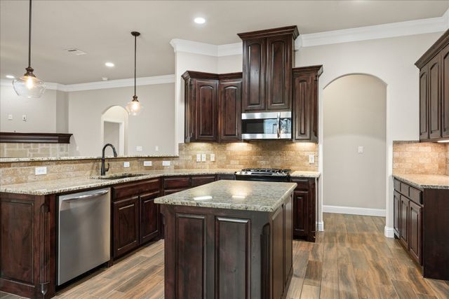 2038 Clive Drive, Granbury, TX 76048