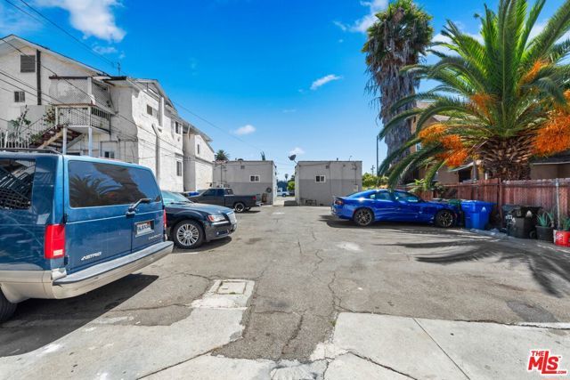 1325 E Adams Boulevard, Los Angeles, CA 90011