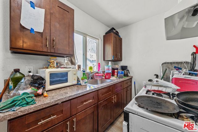 1325 E Adams Boulevard, Los Angeles, CA 90011