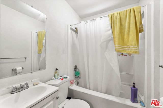 1325 E Adams Boulevard, Los Angeles, CA 90011