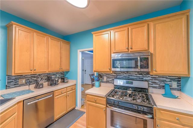 4321 Clairesbrook Lane, Acworth, GA 30101