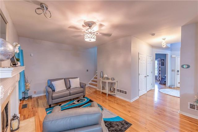 4321 Clairesbrook Lane, Acworth, GA 30101