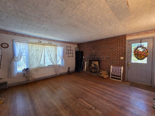 13 Central Avenue, Griswold, CT 06351