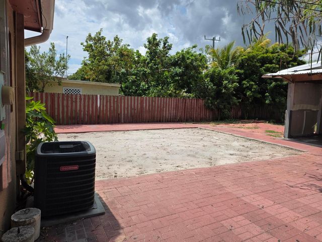 905 S F Street, Lake Worth Beach, FL 33460