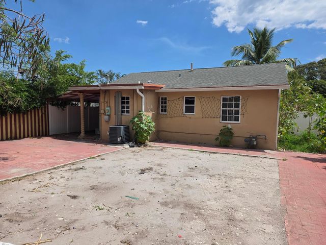 905 S F Street, Lake Worth Beach, FL 33460