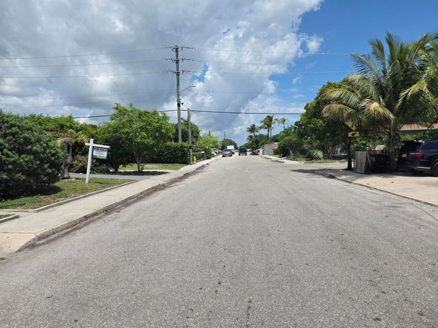 905 S F Street, Lake Worth Beach, FL 33460