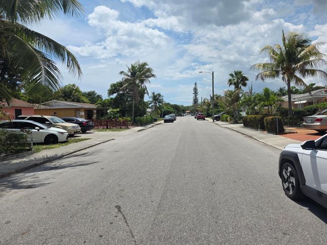 905 S F Street, Lake Worth Beach, FL 33460