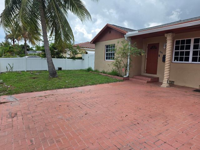 905 S F Street, Lake Worth Beach, FL 33460