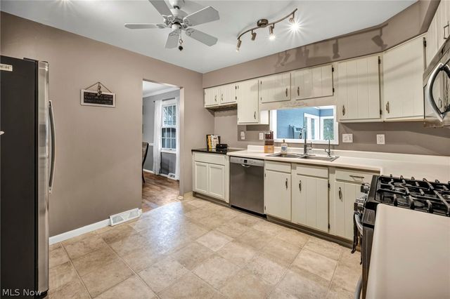 5862 Gareau Drive, North Olmsted, OH 44070