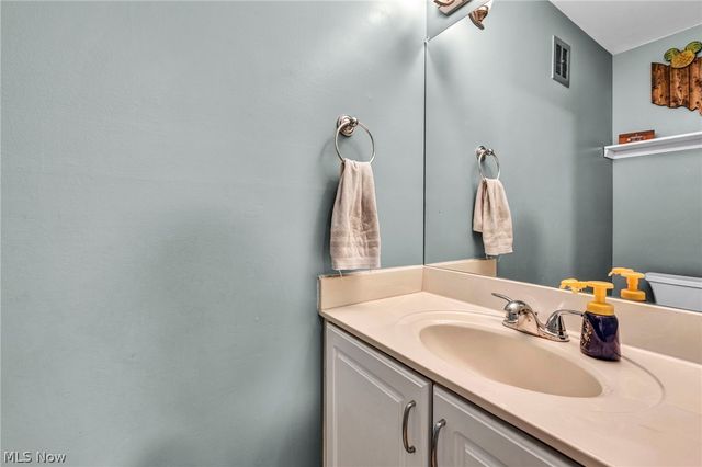 5862 Gareau Drive, North Olmsted, OH 44070