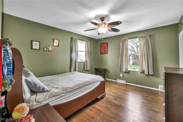 5862 Gareau Drive, North Olmsted, OH 44070