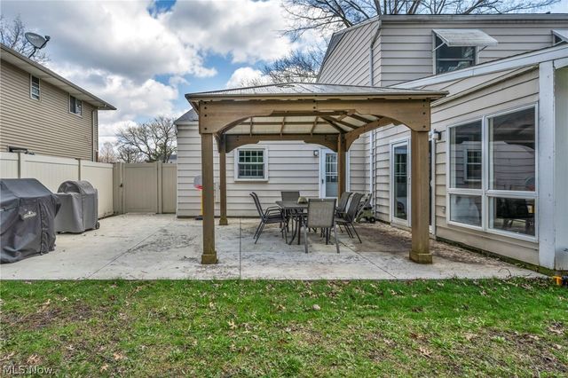 5862 Gareau Drive, North Olmsted, OH 44070