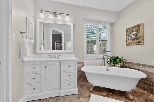 700 Salmon Run Court, Euless, TX 76039