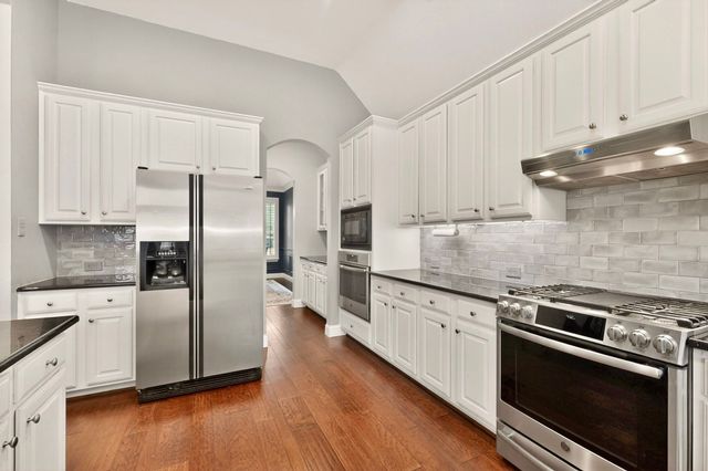 700 Salmon Run Court, Euless, TX 76039
