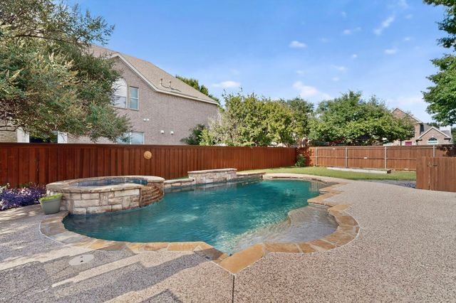700 Salmon Run Court, Euless, TX 76039
