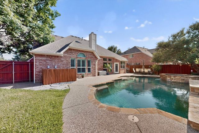 700 Salmon Run Court, Euless, TX 76039