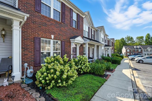 2005 Cramerton Village Drive E, Cramerton, NC 28032