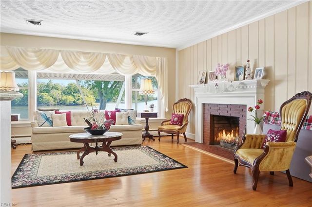 1 Idlewood AVE, Portsmouth, VA 23704
