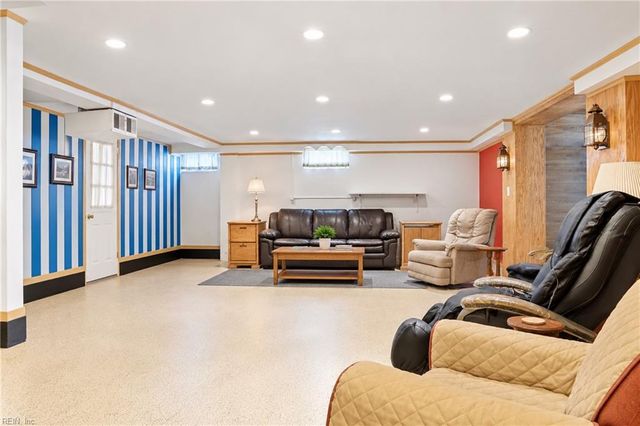 1 Idlewood AVE, Portsmouth, VA 23704