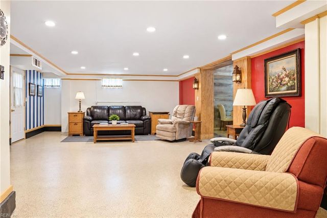 1 Idlewood AVE, Portsmouth, VA 23704