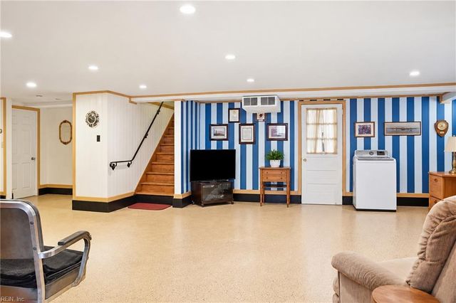 1 Idlewood AVE, Portsmouth, VA 23704