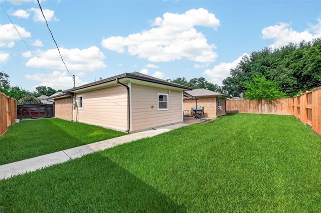 10935 Timberoak Drive, Houston, TX 77043