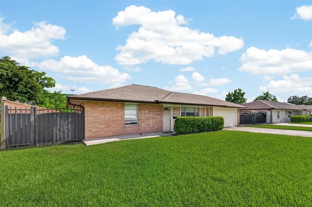 10935 Timberoak Drive, Houston, TX 77043