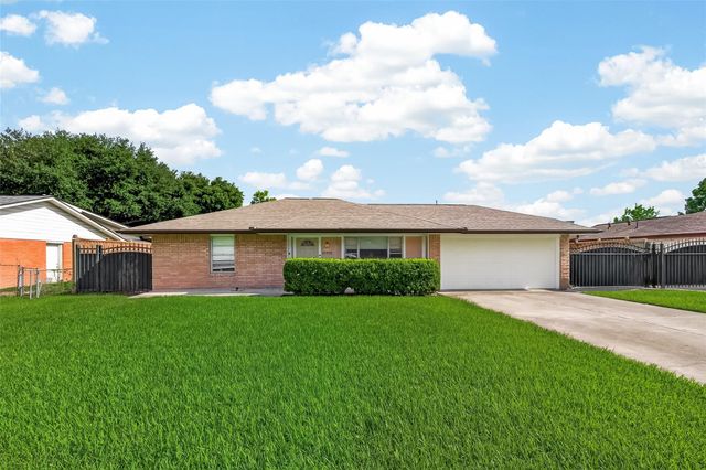 10935 Timberoak Drive, Houston, TX 77043
