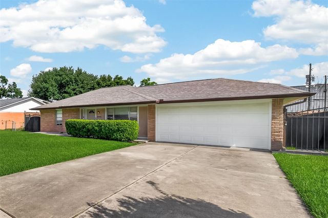 10935 Timberoak Drive, Houston, TX 77043