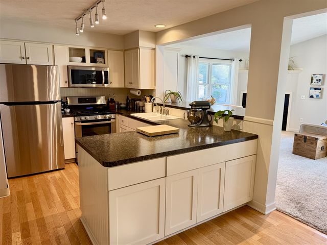 945 Pembroke Street, Grand Rapids, MI 49508