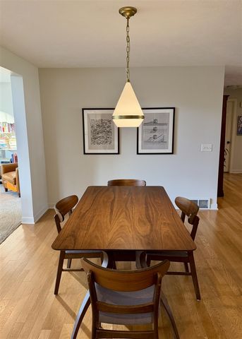 945 Pembroke Street, Grand Rapids, MI 49508