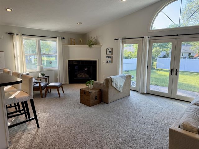 945 Pembroke Street, Grand Rapids, MI 49508