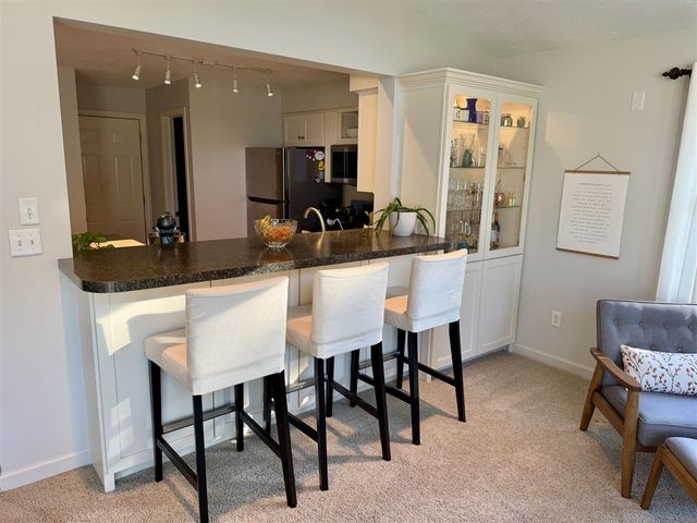 945 Pembroke Street, Grand Rapids, MI 49508
